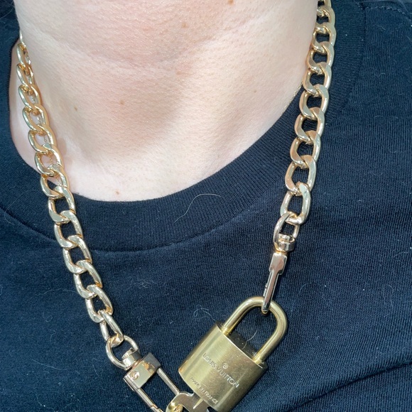LV gold lock & key w/ 18” gold chain - Picture 2 of 7